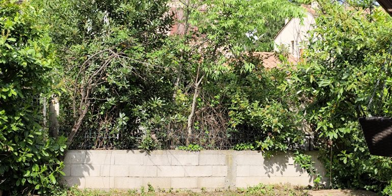 CASTANET JARDIN DERRIERE MAISON 1