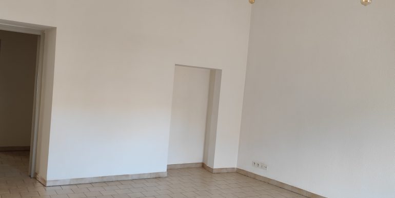 P3 RUE TRELYS PHOTO PUB SEJOUR )